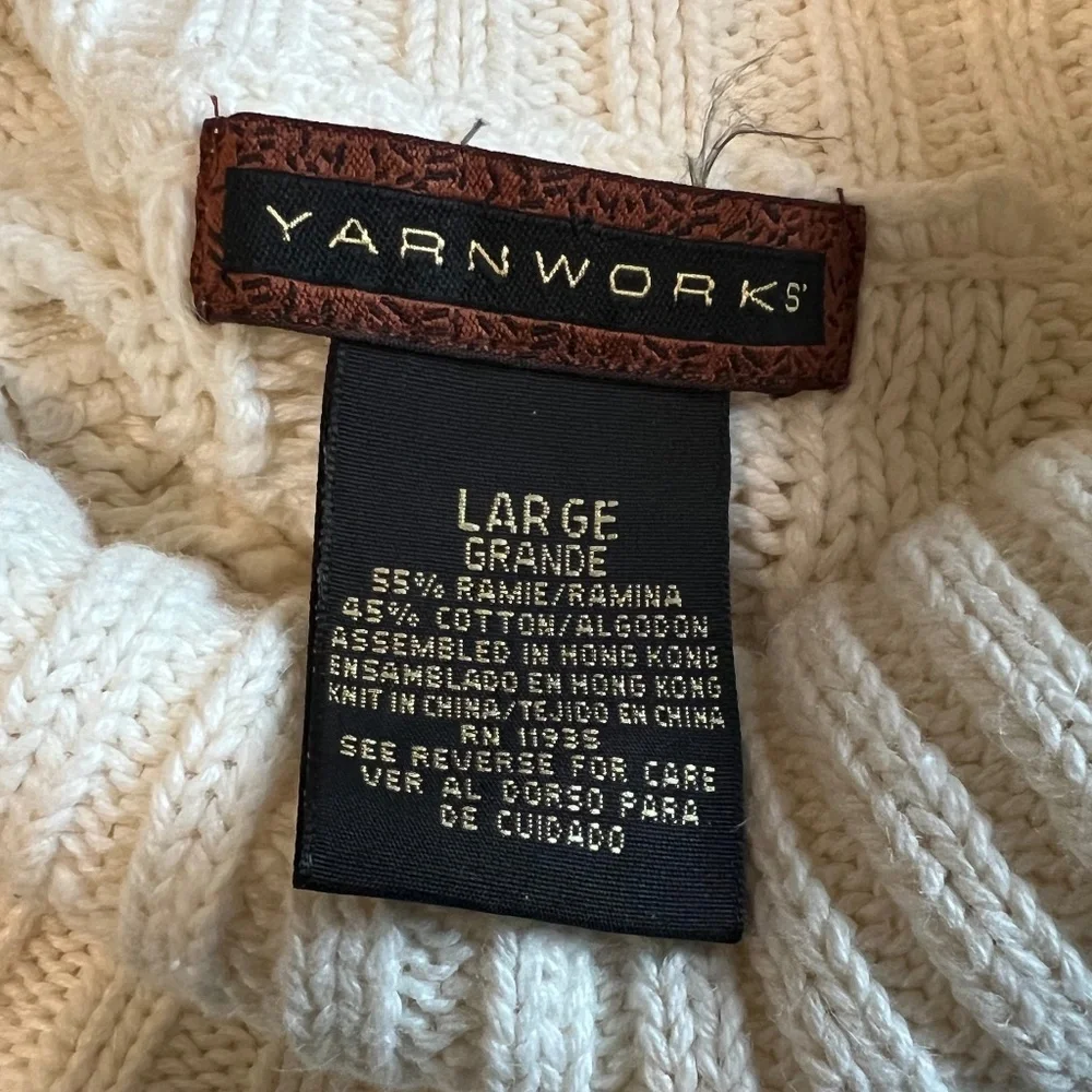 YARNWORKS Women’s Sweater (Size L)